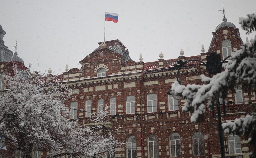 The Tomsk city administration building, located directly opposite the dismantled memorial site.